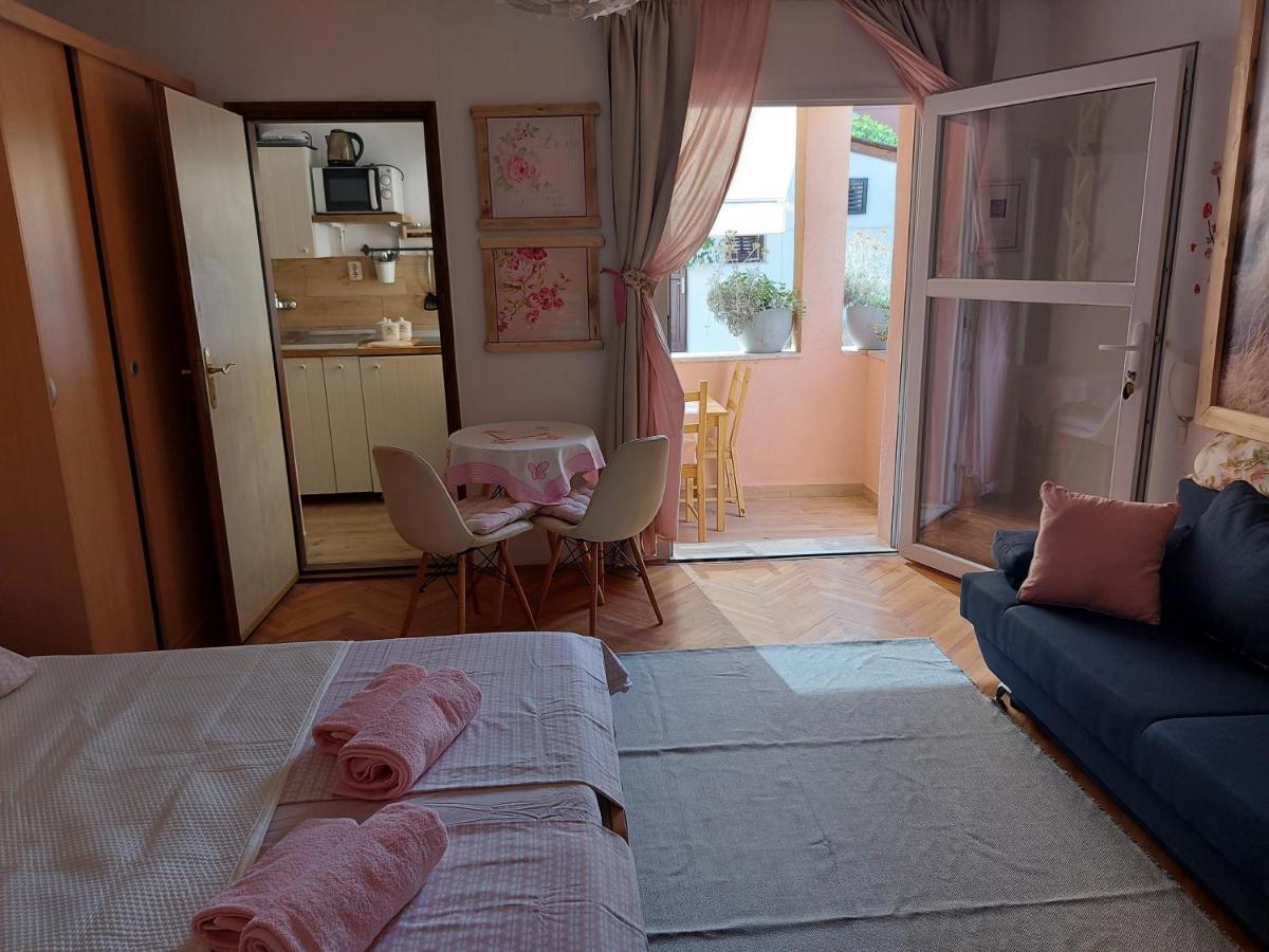 Apartments Garden Ровінь Екстер'єр фото