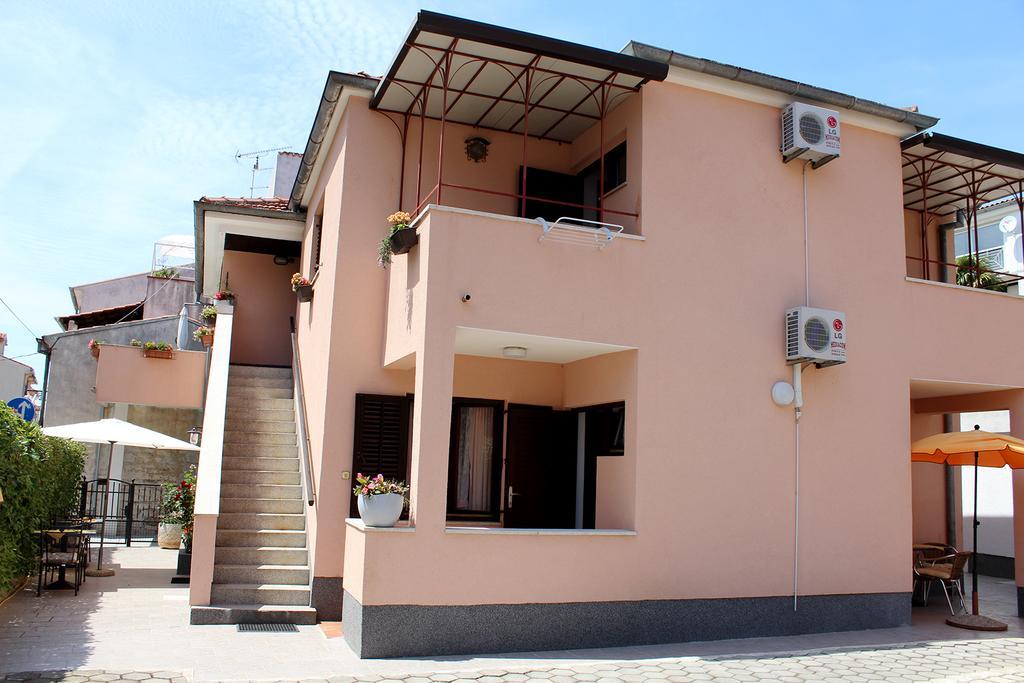 Apartments Garden Ровінь Екстер'єр фото