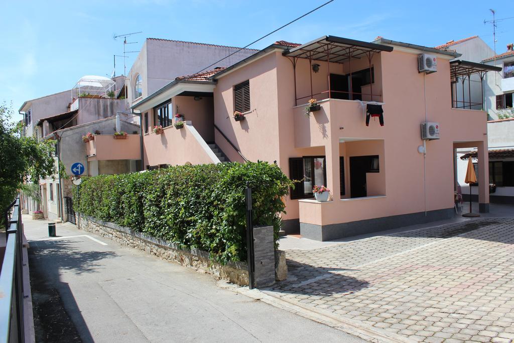 Apartments Garden Ровінь Екстер'єр фото