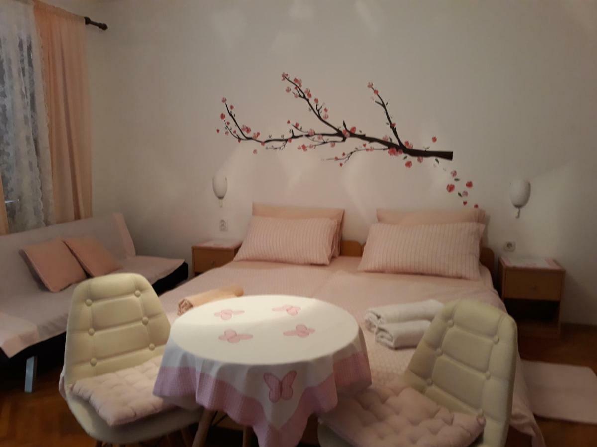 Apartments Garden Ровінь Екстер'єр фото