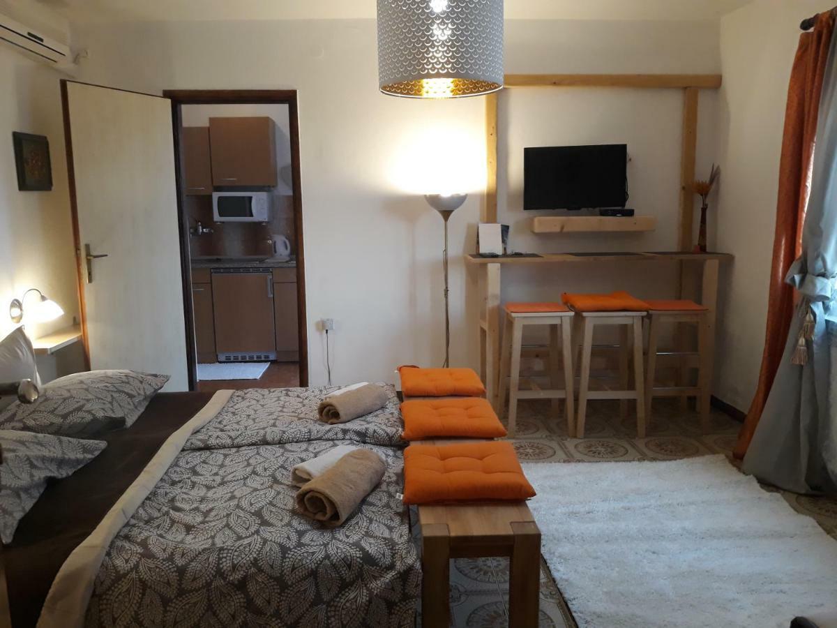 Apartments Garden Ровінь Екстер'єр фото
