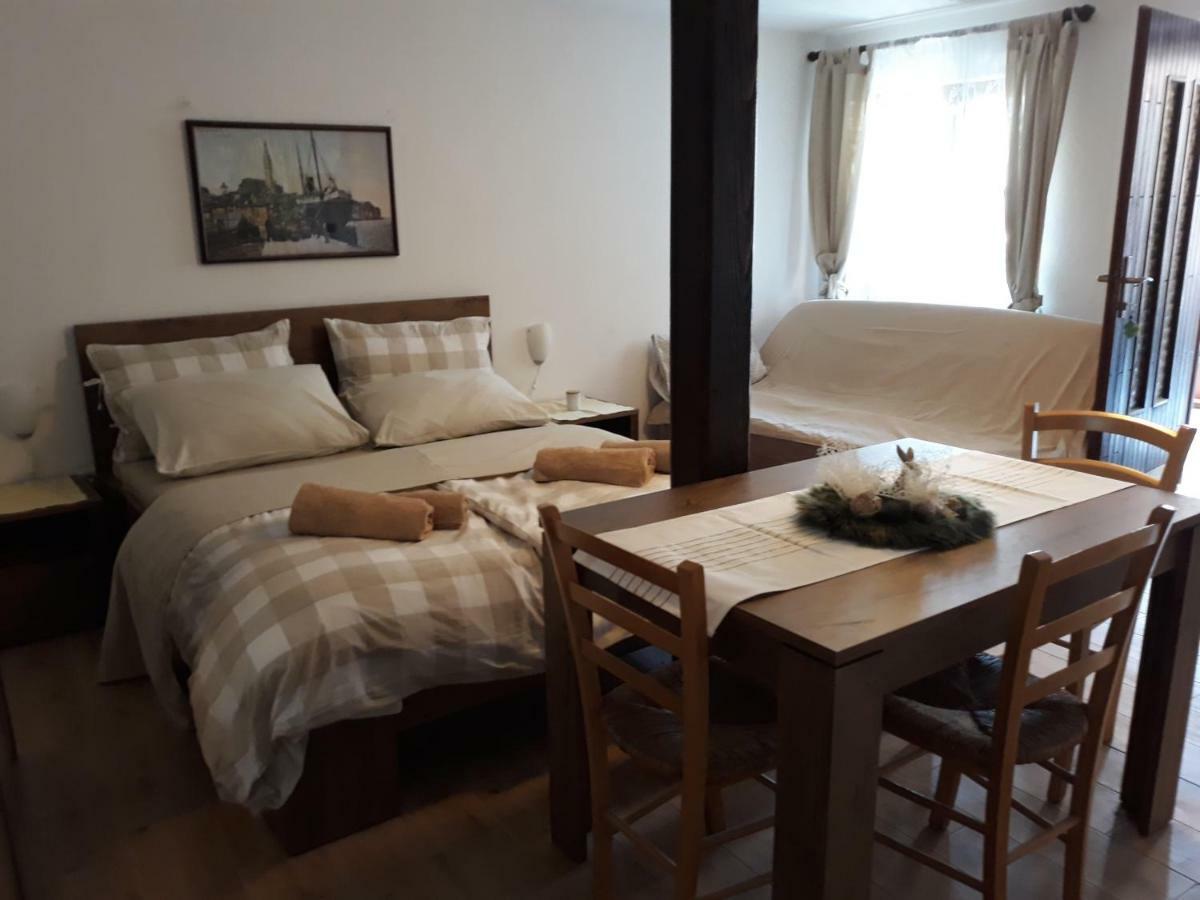 Apartments Garden Ровінь Екстер'єр фото